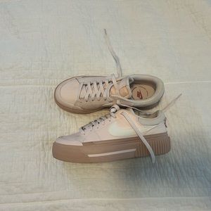 Nike Court Legacy Platform - size 7.5 women’s